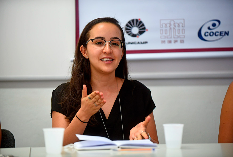 Jóice Domeniconi, autora do capítulo "Os trabalhadores do conhecimento no polo tecnológico de São Carlos" Jóice Domeniconi, autora do capítulo "Os trabalhadores do conhecimento no polo tecnológico de São Carlos"