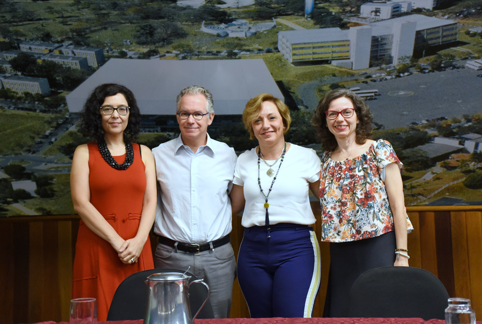 Abertura da Calourada apresentou aos estudantes um pouco da estrutura e valores da Unicamp foto mostra, da esquerda para a direita, Néri de Barros Almeida, Marcelo Knobel, Eliana Amaral e Daniela Gatti