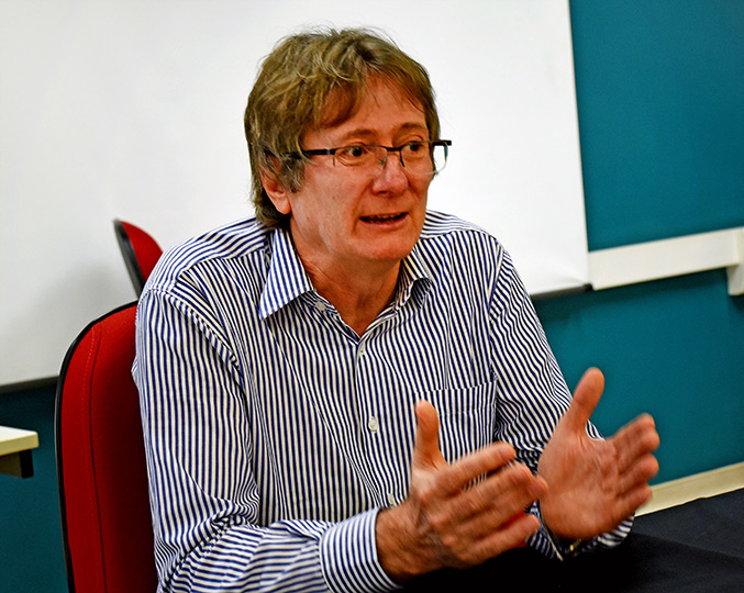 "Será que é preciso que todo mundo trabalhe tão loucamente como hoje?", questiona o professor José Dari Krein Prof. José Dari Krein | Foto: Antoninho Perri