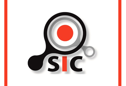 audiodescrição: logomarca colorida do SIC