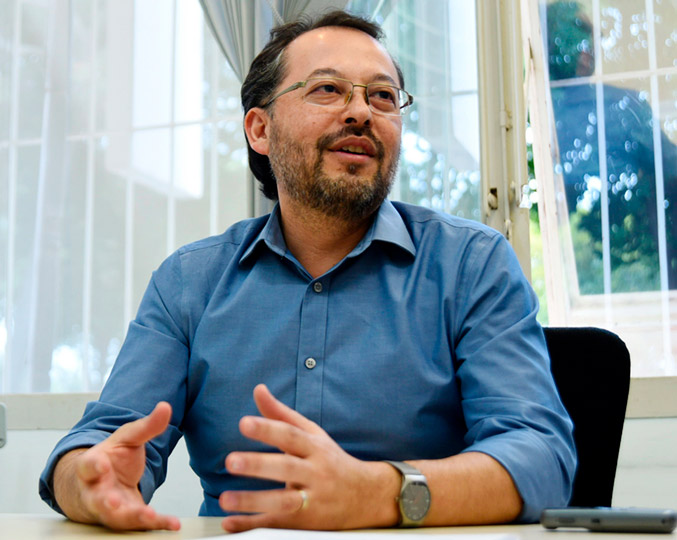 "Há pouca produção científica mais analítica sobre extensão no Brasil (e no mundo)", afirma pró-reitor de Extensão e Cultura, Fernando Hashimoto Pró-reitor de Extensão e Cultura, Fernando Hashimoto