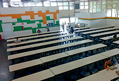 Estoque excedente dos restaurantes serão doados para o Banco de Alimentos de Campinas Imagem do bandejão vazio com quatro pessoas