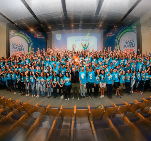 Inova Jovem é a maior competição de empreendedorismo do Brasil voltada ao ensino médio promovida pela Agência de Inovação Centenas de alunos que participaram do fechamento do Inova Jovem em 2019