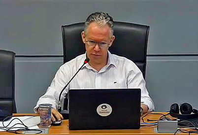 Reitor Marcelo Knobel durante reunião remota da CAD e CEPE que aprovou a moção para envio ao Governador