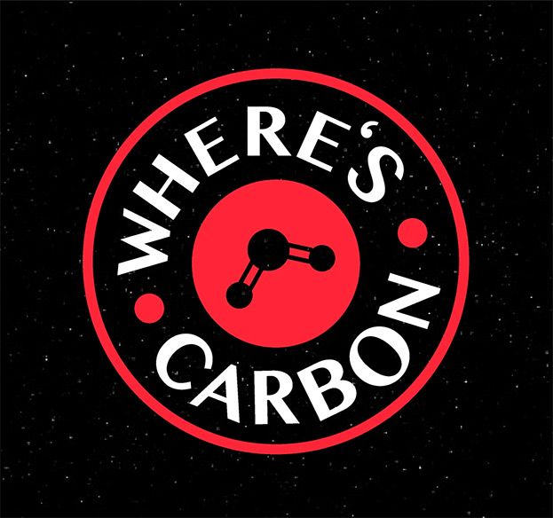 audiodescrição: logotipo colorido da equipe, nas cores preto e vermelho e com os dizeres "Where's Carbon"