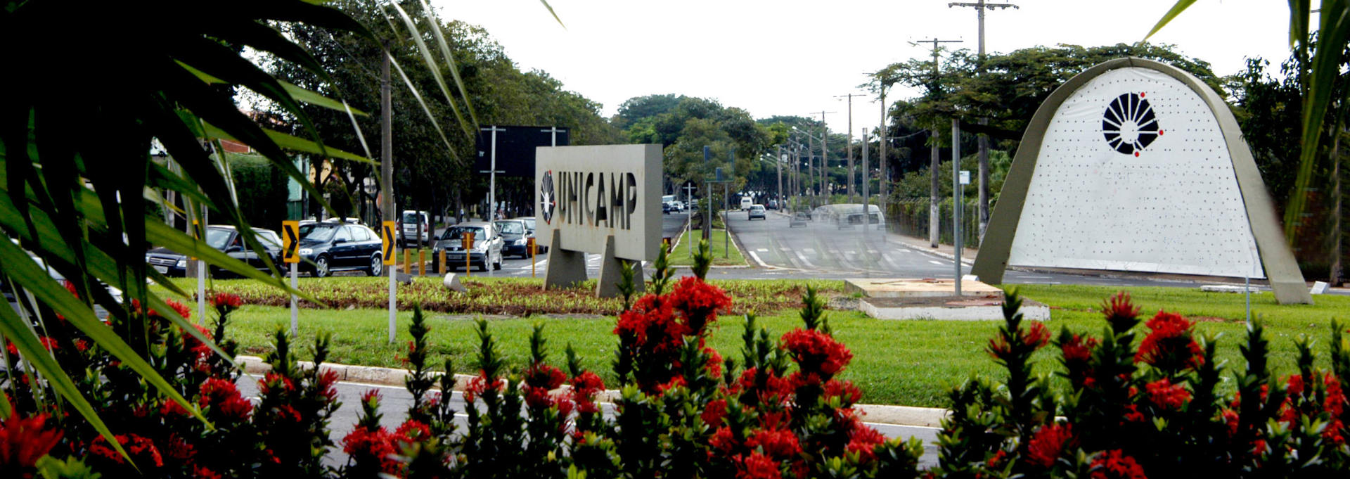 foto mostra vista de uma das entradas do campus de Campinas