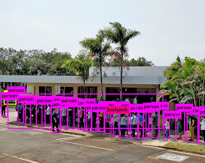 Câmeras de dimensionamento de filas estão em funcionamento. Imagem: Smart Campus audiodescrição: imagem colorida de fila no restaurante universitário