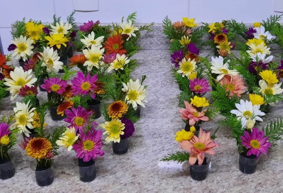 Membros da Igreja Messiânica e Johrei Center Jardim Paulicéia e Vila Marieta ofereceram minibanas como gratidão pelo trabalho desenvolvido Membros da Igreja Messiânica e Johrei Center Jardim Paulicéia e Vila Marieta ofereceram minibanas como gratidão pelo trabalho desenvolvido
