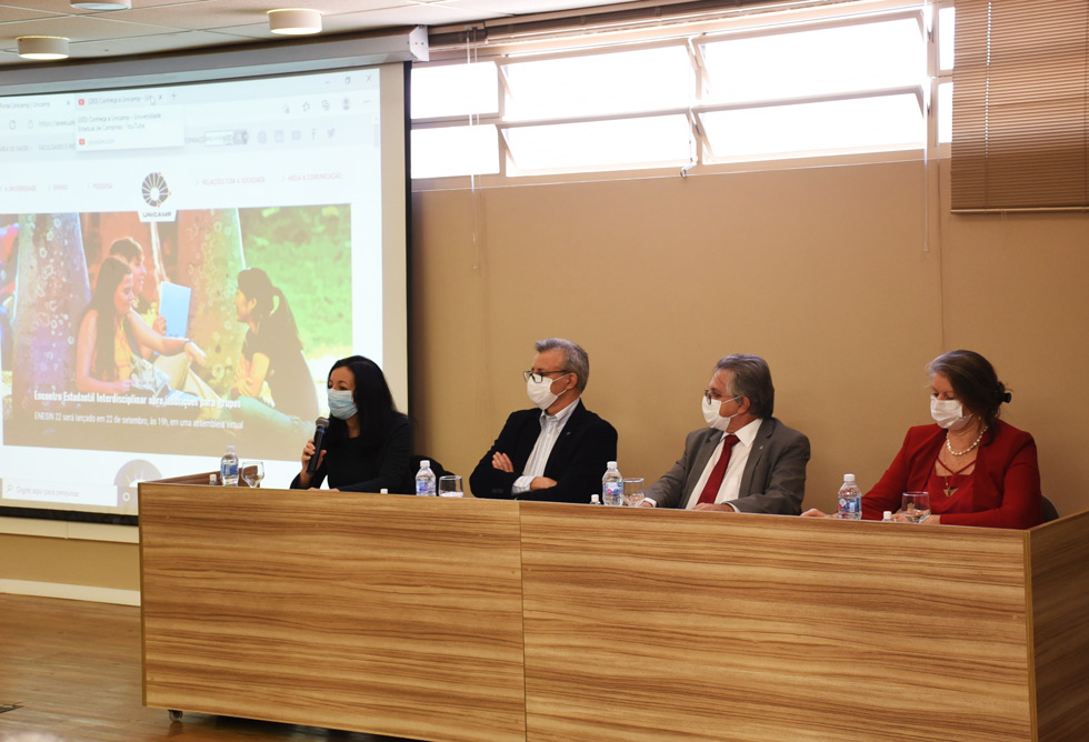O encontro foi organizado de forma que as pró-reitorias pudessem apresentar suas propostas individuais e as formuladas em reuniões entre os setores O encontro foi organizado de forma que as pró-reitorias pudessem apresentar suas propostas individuais e as formuladas em reuniões entre os setores