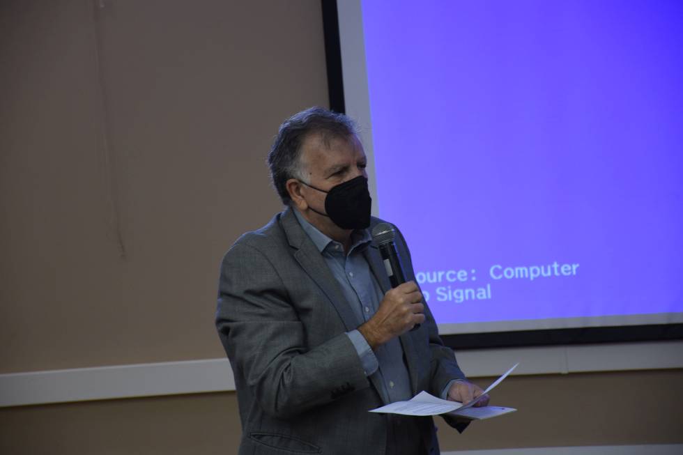 Pró-reitor de Graduação, Ivan Toro. O encontro foi organizado de forma que as pró-reitorias pudessem apresentar suas propostas individuais e as formuladas em reuniões entre os setores Pró-reitor de Graduação, Ivan Toro. O encontro foi organizado de forma que as pró-reitorias pudessem apresentar suas propostas individuais e as formuladas em reuniões entre os setores