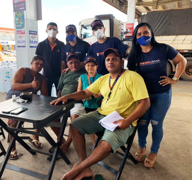 Em campanha de indicação de amigos, caminhoneiros ganham até R$500 reais em conta digital gratuita e com descontos no diesel Em campanha de indicação de amigos, caminhoneiros ganham até R$500 reais em conta digital gratuita e com descontos no diesel