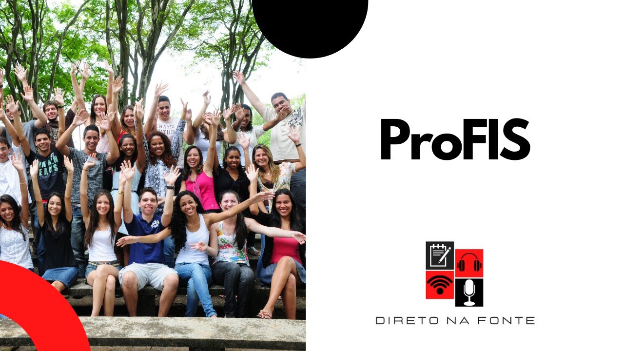 imagem mostra fotos de alunos do profis juntos em comemoração