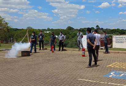 Trata-se de requisito para renovação do licenciamento ambiental da Universidade e formação e atualização de brigadistas