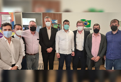 Universidade desempenha papel significativo na formação de profissionais e na realização de pesquisas em esportes adaptados foto mostra reitor antonio meirelles e docentes da unicamp com representantes do comitê paralímpico brasileiro