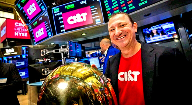 Confira a trajetória de Cesar Gon, ex-aluno da Unicamp e CEO da empresa-filha CI&T, que acaba de conquistar a bolsa americana. Foto: Divulgação/NYSE Confira a trajetória de Cesar Gon, ex-aluno da Unicamp e CEO da empresa-filha CI&T, que acaba de conquistar a bolsa americana. Foto: Divulgação/NYSE