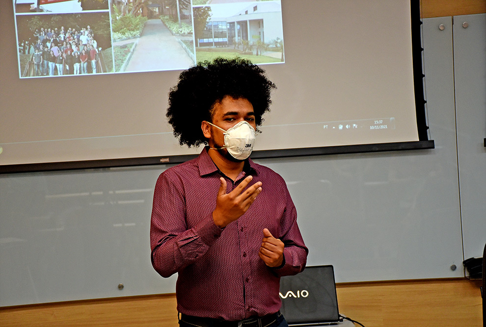 Vitor Gonçalves da Silva, estudante de pós-graduação da Unicamp, durante abertura oficial Unicamp Afro 2021 Vitor Gonçalves da Silva, estudante de pós-graduação da Unicamp, durante abertura oficial Unicamp Afro 2021