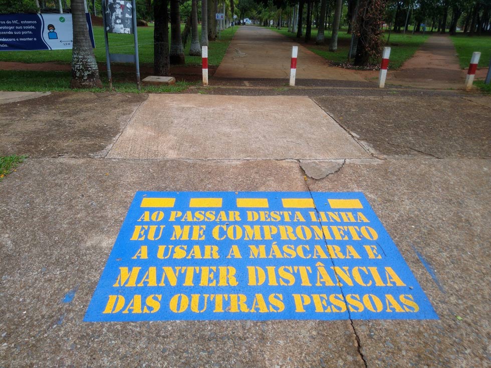 Orientações sobre o uso correto de máscaras, a higienização das mãos e o distanciamento social