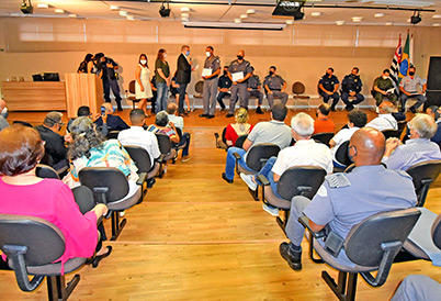 Os Consegs fazem a interface entre as forças policiais e a população local. São um espaço de segurança preventiva e atuação primária Os Consegs fazem a interface entre as forças policiais e a população local. São um espaço de segurança preventiva e atuação primária