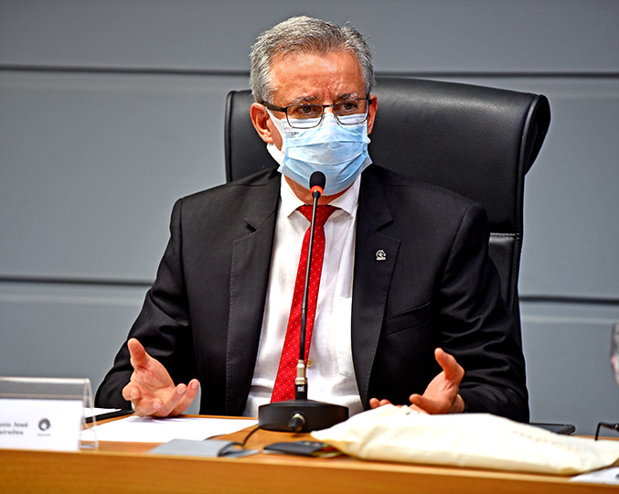 Em reunião da CEPE, reitor informa que está sendo realizado o acompanhamento do cenário epidemiológico, com a organização de uma série de iniciativas para o retorno Em reunião da CEPE, reitor informa que está sendo realizado o acompanhamento do cenário epidemiológico, com a organização de uma série de iniciativas para o retorno