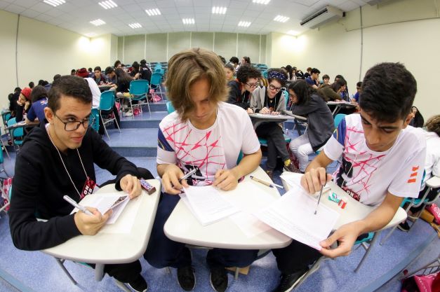 Estudantes participam de etapa de edição anterior da Olimpíada de História