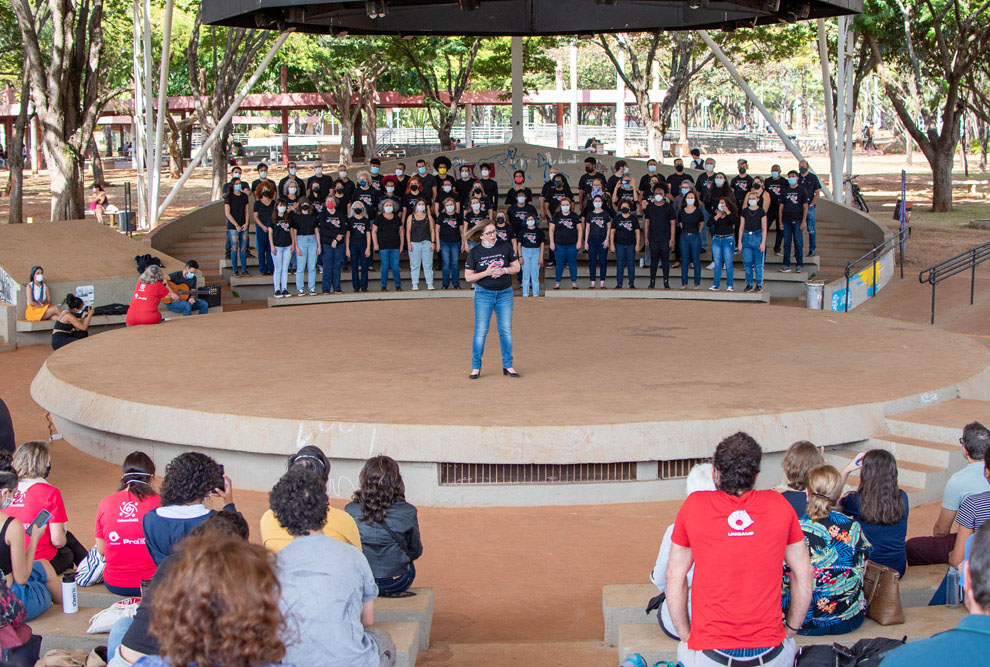 Música Popular Brasileira foi a ênfase do repertório do coral Música Popular Brasileira foi a ênfase do repertório do coral