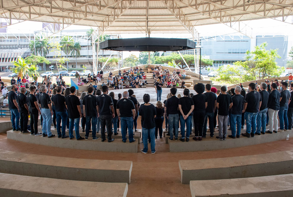 Música Popular Brasileira foi a ênfase do repertório do coral Música Popular Brasileira foi a ênfase do repertório do coral