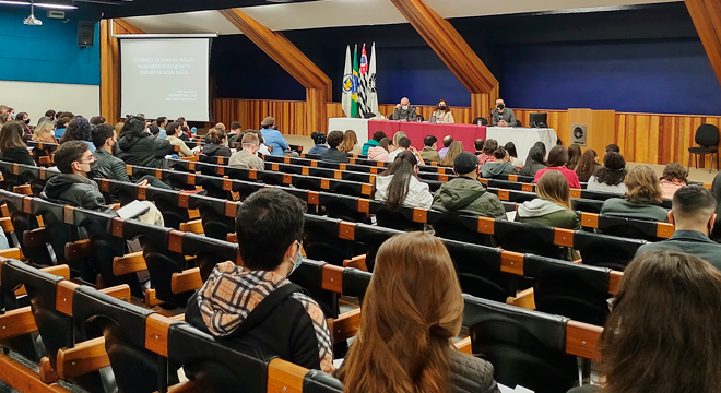 Pela primeira vez, a oficina foi realizada em dois formatos: presencial e online e contou com 400 professores de várias regiões do Brasil Pela primeira vez, a oficina foi realizada em dois formatos: presencial e online e contou com 400 professores de várias regiões do Brasil