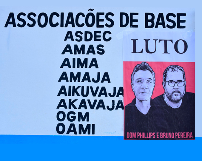 Cartaz afixado na fachada da sede da União dos Povos do Vale do Javari: assassinatos de Bruno e Dom causaram comoção entre os indígenas (Foto: Antonio Scarpinetti)