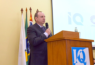 Mandato de Cláudio Tormena será de quatro anos em parceria com a nova diretora associada, professora Daniela Zanchet Mandato de Cláudio Tormena será de quatro anos em parceria com a nova diretora associada, professora Daniela Zanchet