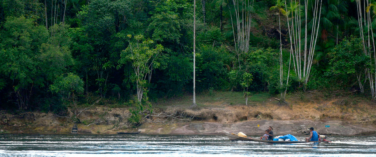 audiodescrição: imagem de cena amazônica: região é palco de ataques às comunidades originárias e de desmonte de políticas ambientais e indigenistas (Foto: Antonio Scarpinetti)