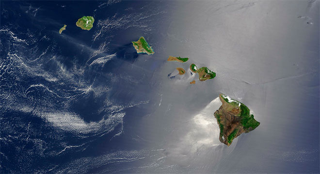 A ciência não deveria ser uma grande ilha separada do continente da cultura, mas é um vasto arquipélago de ilhotas conectadas entre si. Na imagem foto de satélite do Arquipélago do Havaí. Crédito: Pixabay