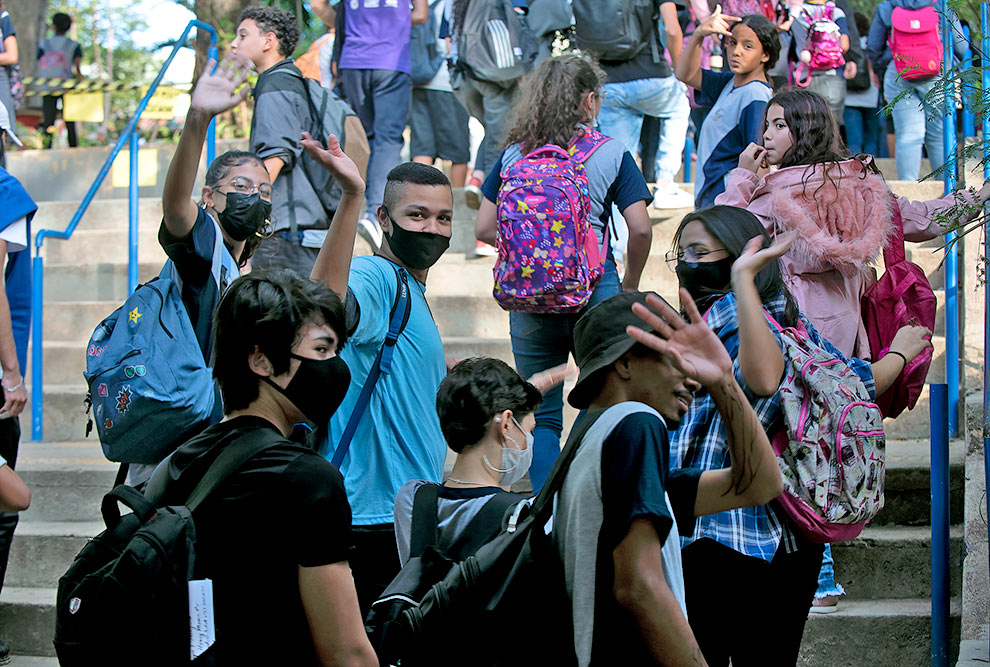 Na Escola Estadual Hercy Moraes as oficinas têm acontecido em uma disciplina chamada “Política se discute” Na Escola Estadual Hercy Moraes as oficinas têm acontecido em uma disciplina chamada “Política se discute”