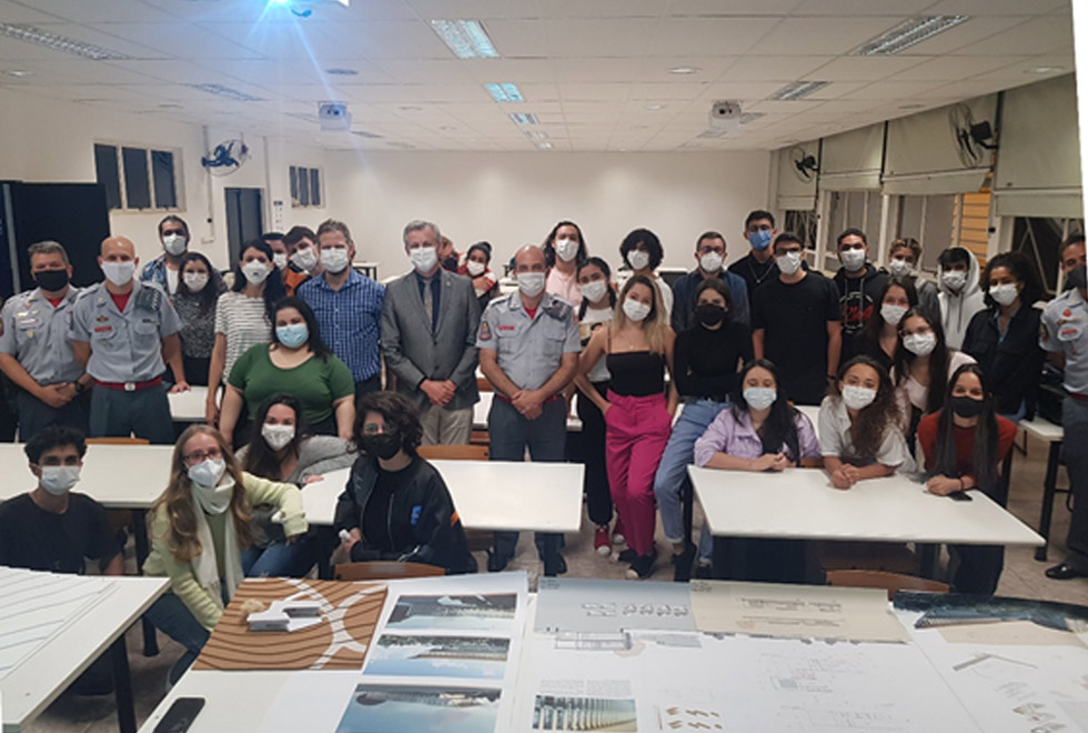 Os trabalhos foram desenvolvidos durante a disciplina “Projeto VI” do curso de Arquitetura e Urbanismo