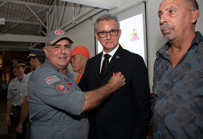 Reitor recebe Medalha do Centenário do Corpo de Bombeiros