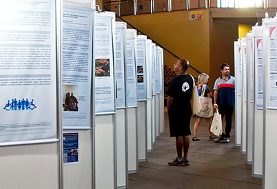 Pôsteres do Simtec expostos no Ginásio Multidisciplinar; última edição ocorreu em 2019