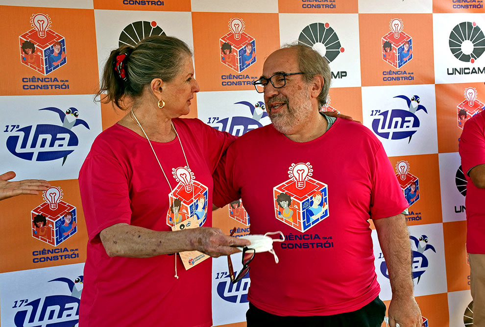 A coordenadora-geral, Maria Luiza Moretti, com o pró-reitor de Pesquisa, João Romano