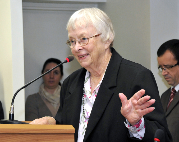 As contribuições científicas e tecnológicas da professora Carol Collins foram reconhecidas por meio de diversas premiações