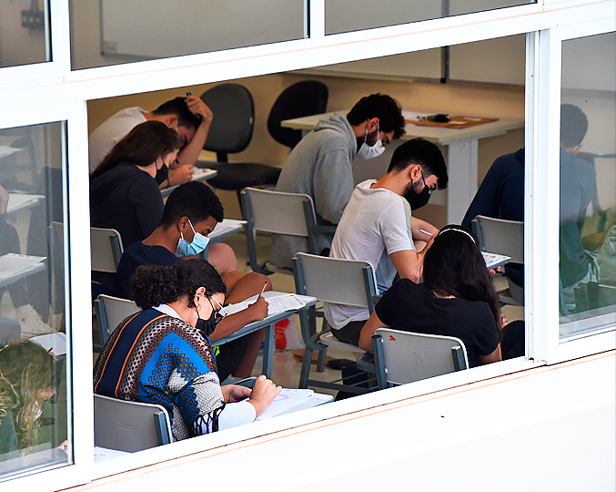 Entre as carreiras mais procuradas no Vestibular Unicamp 2023, o aumento da demanda para o curso noturno de Ciências da Computação passou de 48,8 candidatos por vaga no ano anterior para 75,8 Entre as carreiras mais procuradas no Vestibular Unicamp 2023, o aumento da demanda para o curso noturno de Ciências da Computação passou de 48,8 candidatos por vaga no ano anterior para 75,8