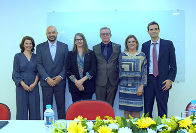 Mirna Lucia Gigante e Julián Martinez (à direita) permaneceram na direção da faculdade desde 2018; à esquerda Anderson Sant'Ana e Ana Silvia Prata