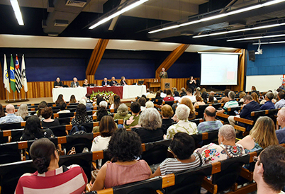 A solenidade de abertura das comemorações pelos 50 anos da FE teve início na sexta-feira (14); ao longo dos meses haverá palestras, seminários e atividades culturais e pedagógicas A solenidade de abertura das comemorações pelos 50 anos da FE teve início na sexta-feira (14); ao longo dos meses haverá palestras, seminários e atividades culturais e pedagógicas