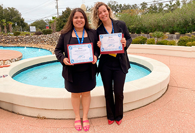 Débora Dias (graduanda) e Aline Silva (mestranda) participaram da competição de negocios nos EUA