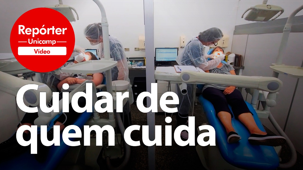 Duas pessoas em atendimento odontológico num mesmo ambiente com o título "Cuidar de quem cuida"