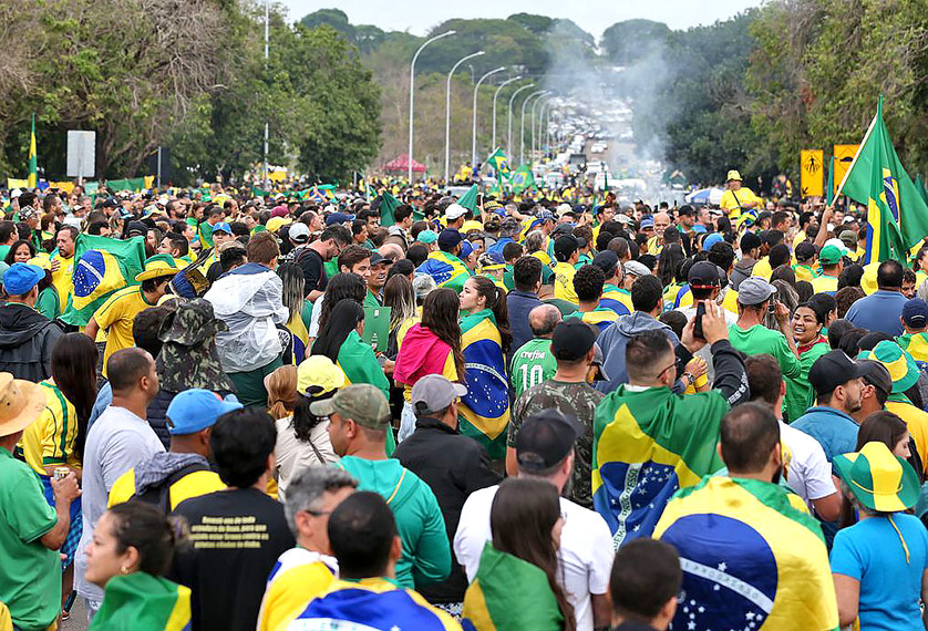 Professor critica manifestações pedindo intervenção militar e bloqueios em rodovias (Foto: Valter Campanato/Agência Brasil) 