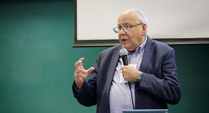 O professor Fernando Zalamea: “Estamos tão acumulados de informação que não conseguimos tomar distância suficiente para calibrar nosso pensamento racional” (Foto: Felipe Bezerra)