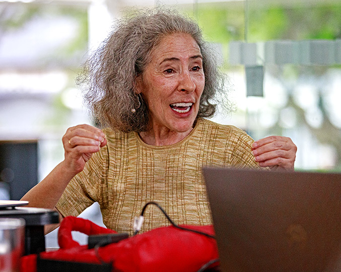 A professora Pura Nieto Hernandéz, da Brown University (EUA), participa da programação da Escola de Verão Brasileira na Grécia, promovida pelo IdEA A professora Pura Nieto Hernandéz, da Brown University (EUA), participa da programação da Escola de Verão Brasileira na Grécia, promovida pelo IdEA