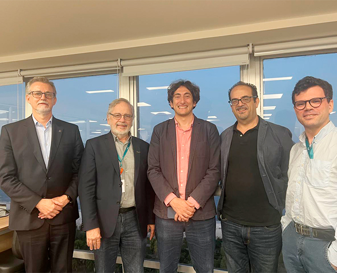 Da esquerda para a direita, o reitor Antonio Meirelles, Fernando Peregrino (Finep), os professores do IFGW Thiago Alegre e Etttore Segreto e Alexandre de Andrade (Finep) Da esquerda para a direita, o reitor Antonio Meirelles, Fernando Peregrino (Finep), os professores do IFGW Thiago Alegre e Etttore Segreto e Alexandre de Andrade (Finep)