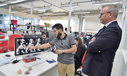 O CQMED é um laboratório ligado ao Centro de Biologia Molecular e Engenharia Genética (CBMEG) e conta também com a participação de professores do Instituto de Biologia