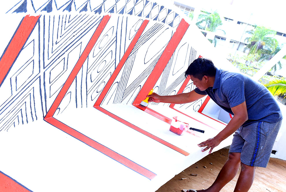 Pinturas mostram um pouco da cultura indígena de cada uma das regiões do Brasil e da região dos Andes, no Chile Pinturas mostram um pouco da cultura indígena de cada uma das regiões do Brasil e da região dos Andes, no Chile
