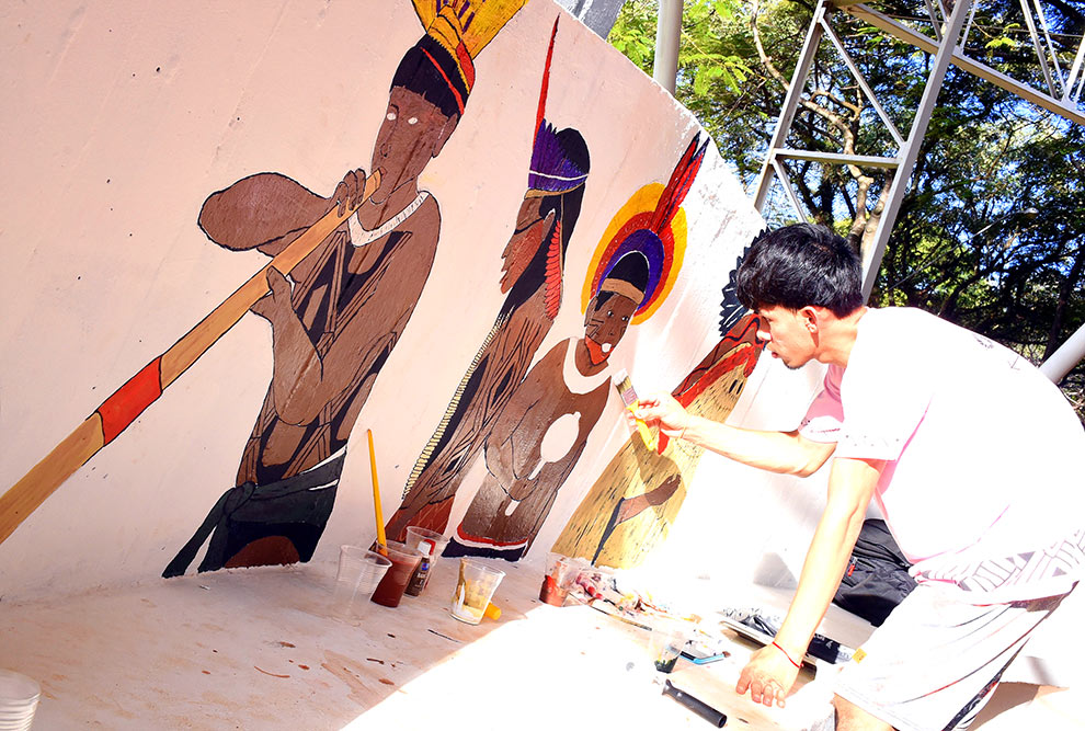 Pinturas mostram um pouco da cultura indígena de cada uma das regiões do Brasil e da região dos Andes, no Chile Pinturas mostram um pouco da cultura indígena de cada uma das regiões do Brasil e da região dos Andes, no Chile