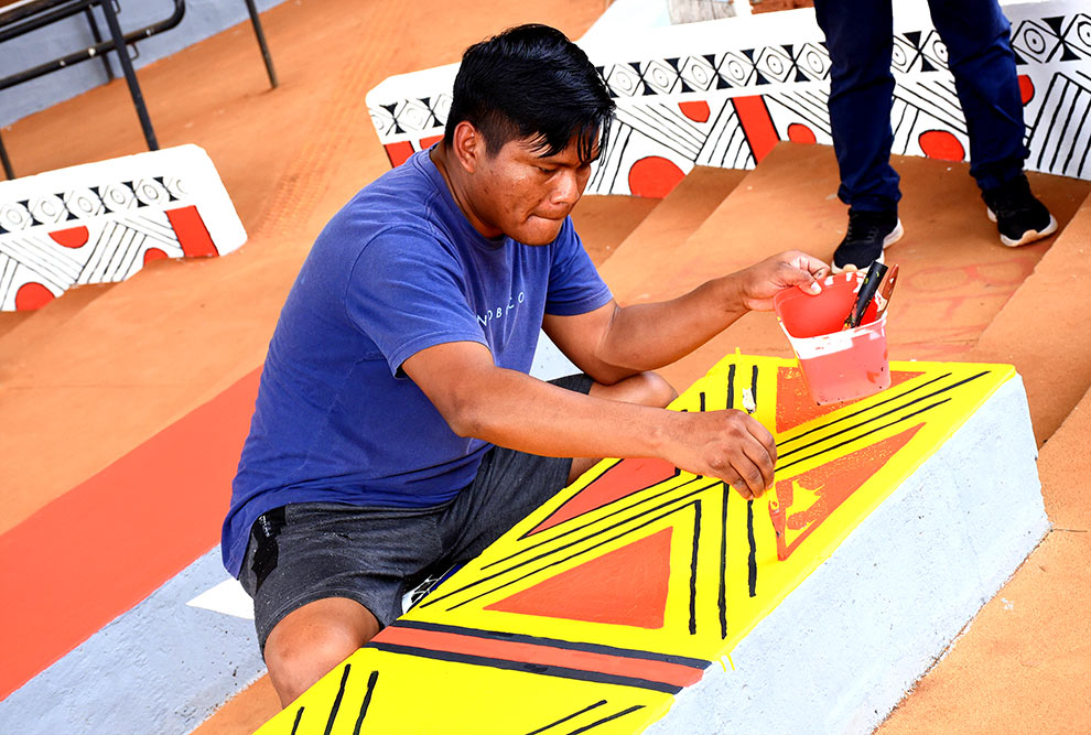 Pinturas mostram um pouco da cultura indígena de cada uma das regiões do Brasil e da região dos Andes, no Chile Pinturas mostram um pouco da cultura indígena de cada uma das regiões do Brasil e da região dos Andes, no Chile